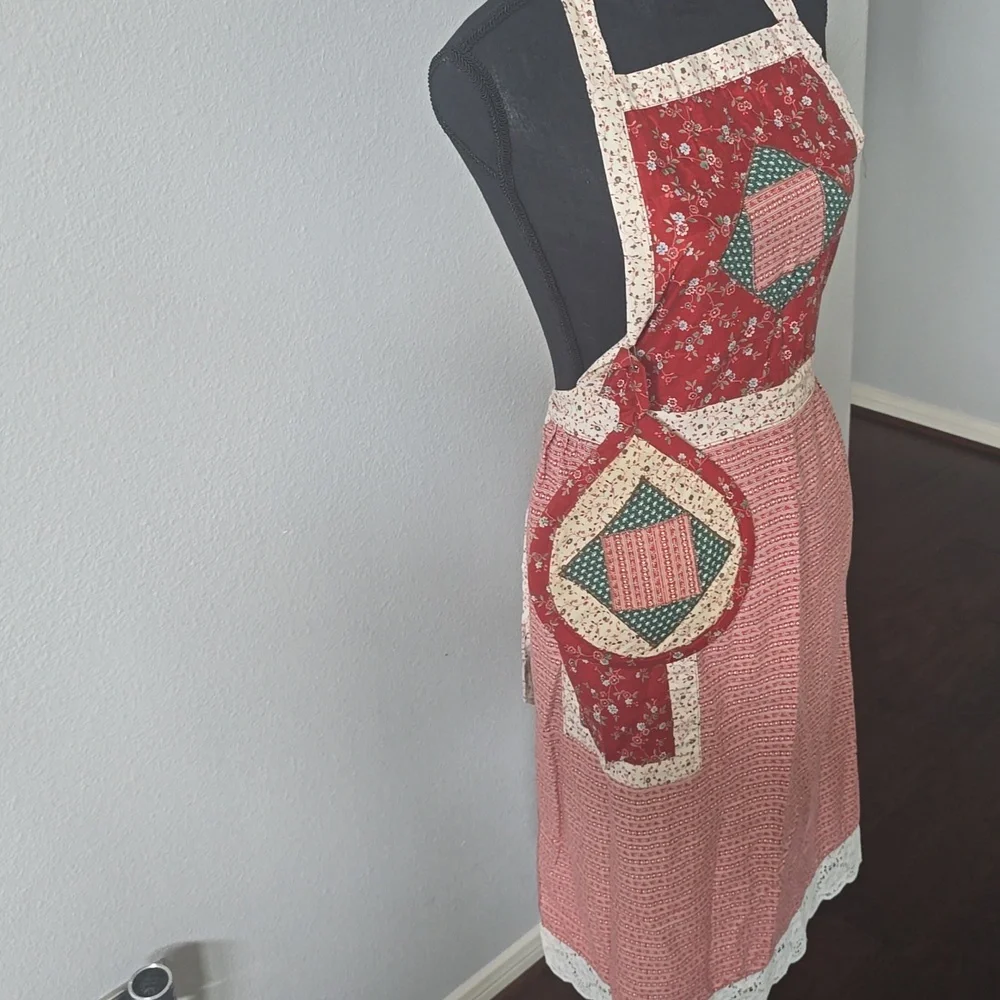 Red Patchwork Apron Set - Picture 7 of 8